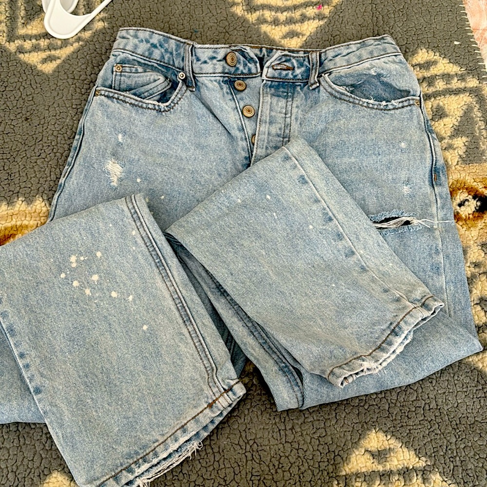 Brand new barely worn! Don’t fit super good on me anymore.